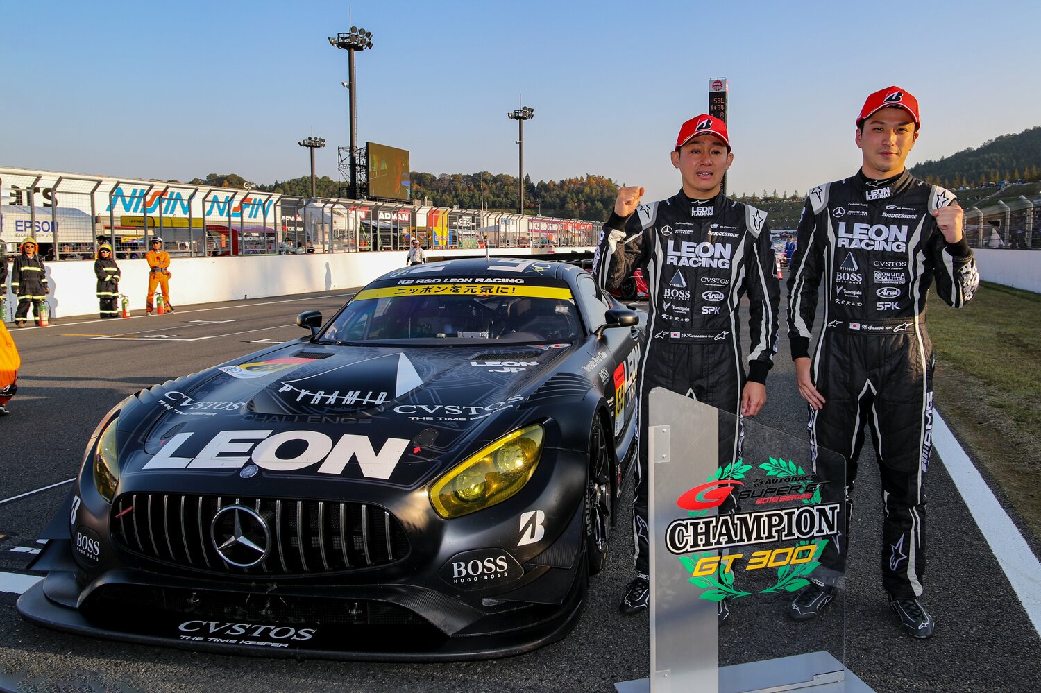 2018年にはSUPER GT300シリーズのチャンピオンに輝いた蒲生(右) ©Takashi Ogasawara