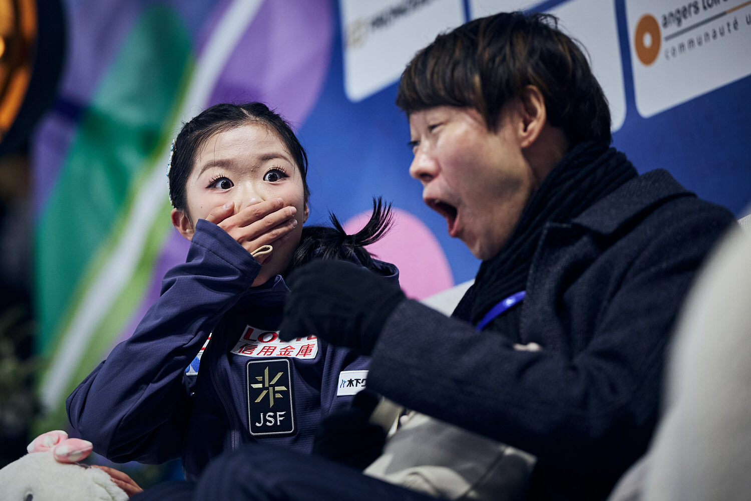 フリーの得点が表示され驚く中井。手前が中庭コーチ ©Getty Images