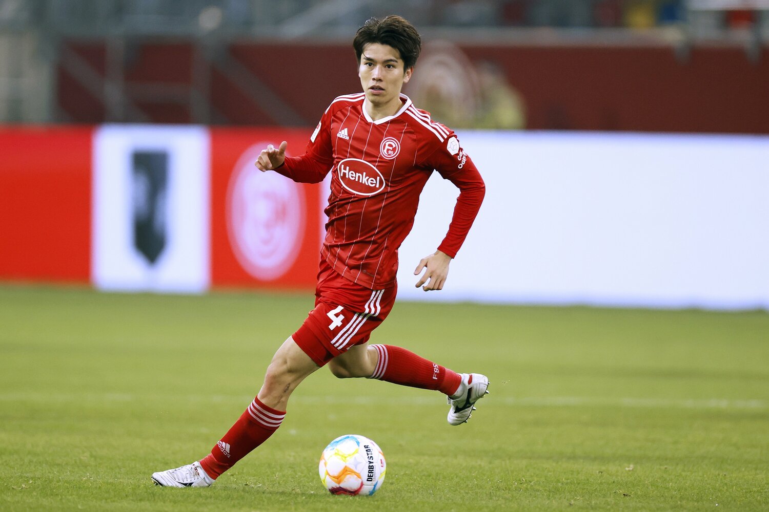 ドイツ2部でプレーする田中碧 ©︎Laci Perenyi/AFLO