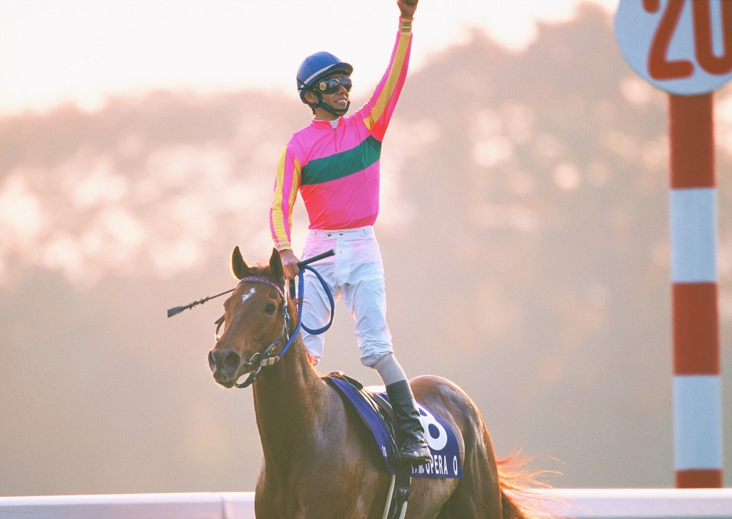 テイエムオペラオーと和田竜二（00年のJC優勝時）　©Tomohiko Hayashi