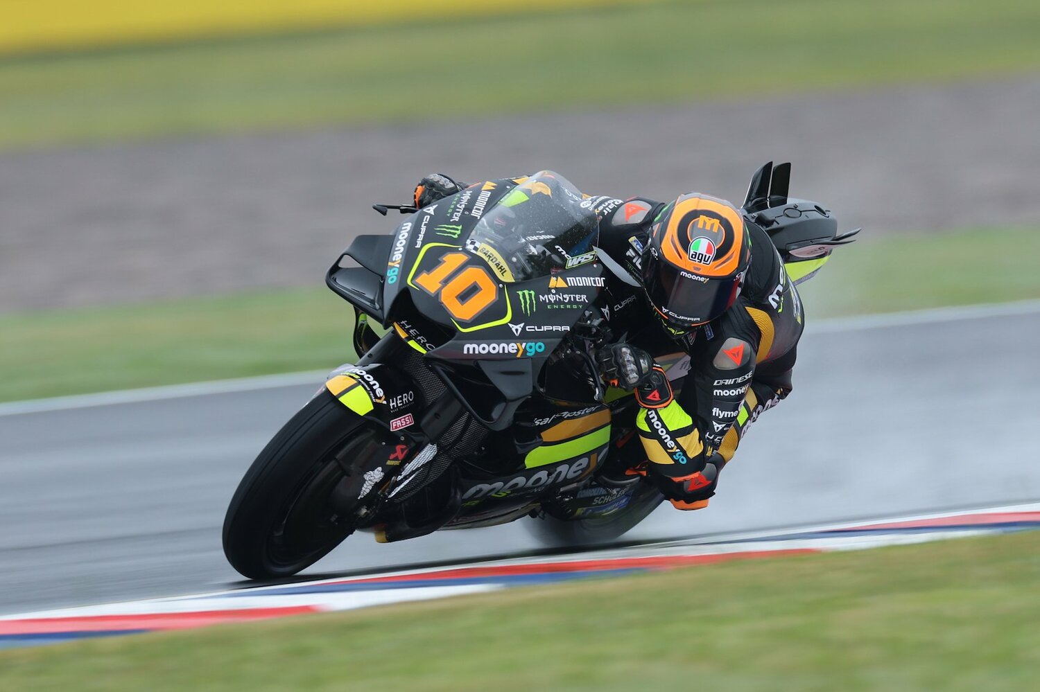 ロッシの異父弟マリーニ。彼が生まれた1997年に、兄ロッシは125ccクラスでWGP初のタイトルを獲得した　©Satoshi Endo