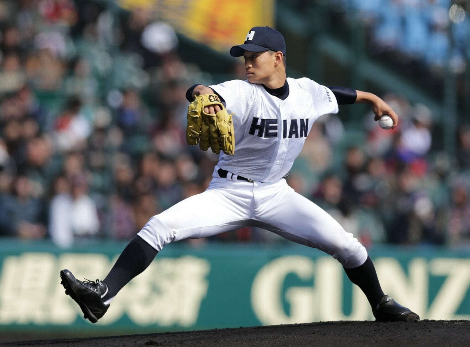 躍動感あるフォームで力投する高橋奎二（2015年）©︎Sankei Shimbun