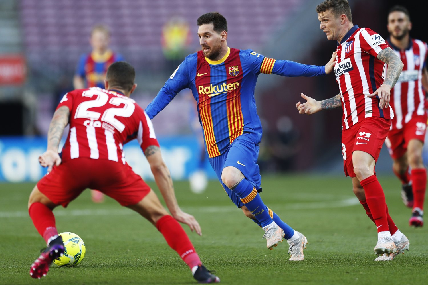 左手でトリッピアを制するドリブル©Daisuke Nakashima