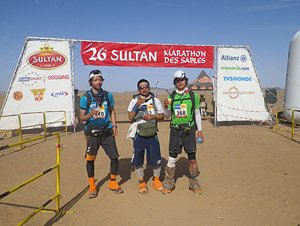 ともにこのステージを歩いた「エセ・イタリア人」の山田君（左）と「旧日本兵」の小林さん