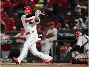 「漠然と打っていた今までとは違う」プロ8年目に開花した昨季、カープ中村奨成が掴んだ“理想の打撃”の構築方法とは