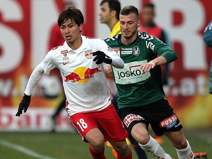 一戦たりともスタメンは譲りたくない。南野拓実が戦う2年連続2冠への道。＜Number Web＞ photograph by AFLO