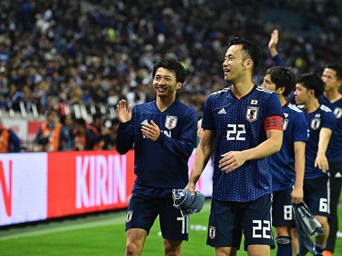 2列目もシステム変更も、肝はここ。代表のボランチにかかる高い要求。<Number Web> photograph by JFA/AFLO