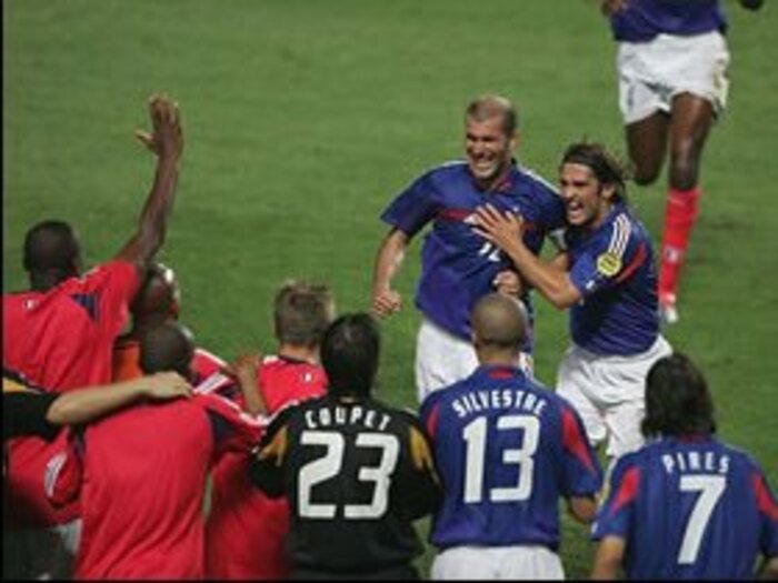 イングランドの夢を打ち砕いたジダン<Number Web> photograph by Getty Images/AFLO