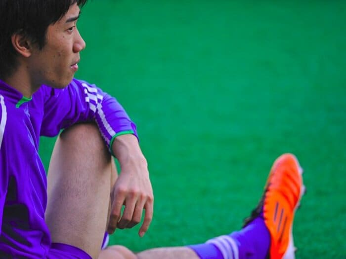 蓄積した疲労もあった香川の骨折。ドイツでの反響とリハビリの壁。＜Number Web＞ photograph by Takuya Sugiyama