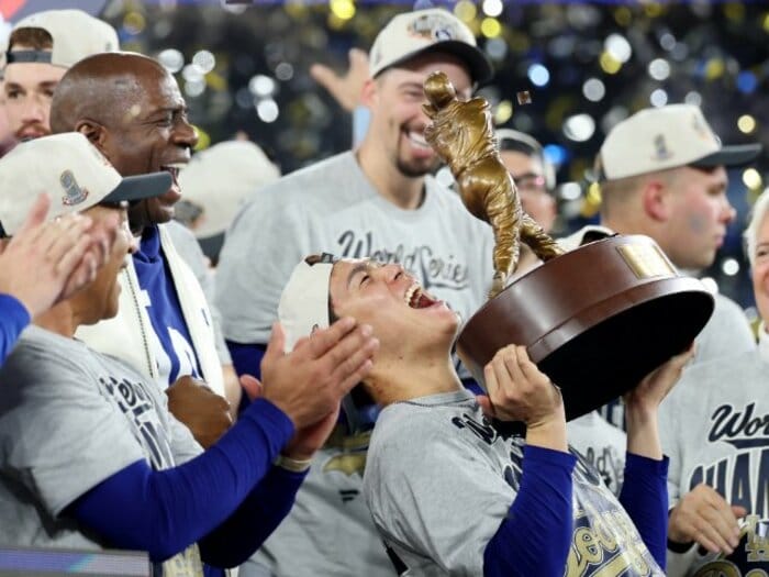 ワールドシリーズMVP山本由伸「衝撃の235球」古巣の仲間たちはどう見た？「（オリックスなら）投げさせない」「ずっと優勝…チームの空気感を作る天才」＜Number Web＞ photograph by Getty Images