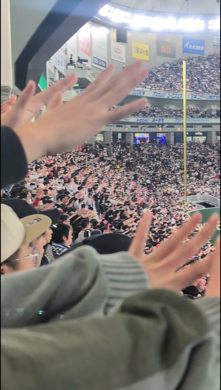 ライトスタンド熱気　©Aki