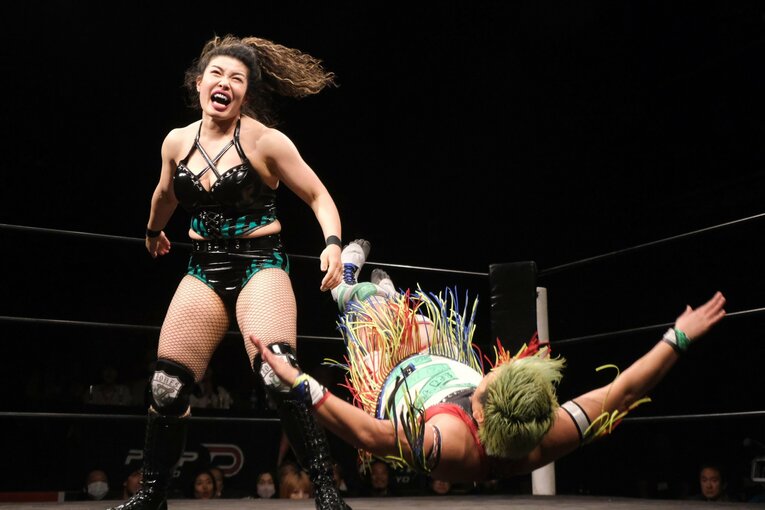 「圧倒される肉体美」を目指す新人女子プロレスラー…コンテストにも出場するZONESが語る“理想像”「実は体重が10kg減ったんです」(73)