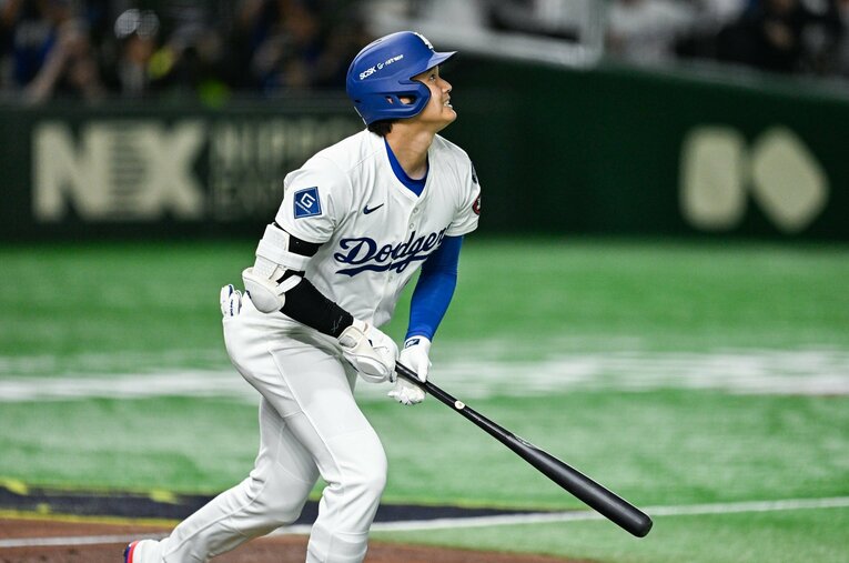 東京シリーズ、カブス対ドジャース2回戦でピアーソンから本塁打を放つ大谷。小早川毅彦氏は大谷とドジャースの仕上がりをどう見たのか？ ／ photograph by Nanae Suzuki