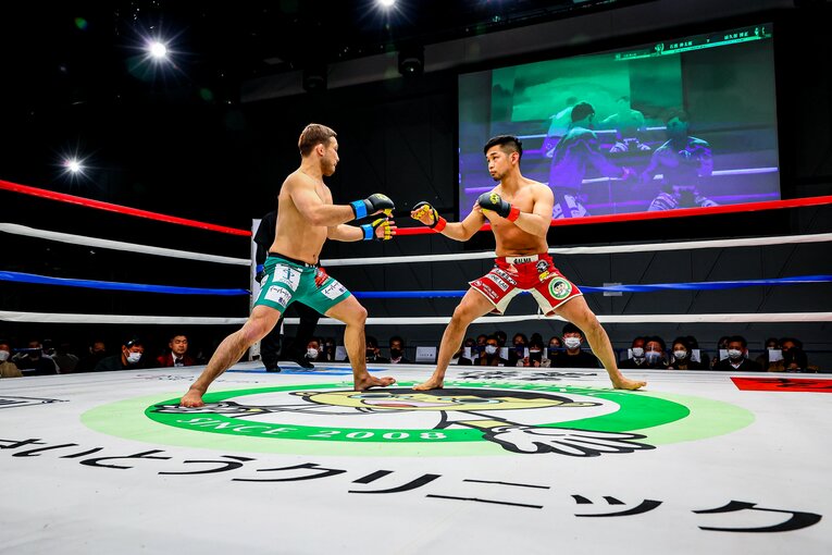 5分2ラウンドのエキシビションながら、両者ともコンディションを整えて臨んだ