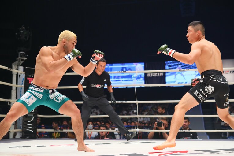 2018年7月『RIZIN.11』で行われた堀口恭司vs扇久保博正　©RIZIN FF
