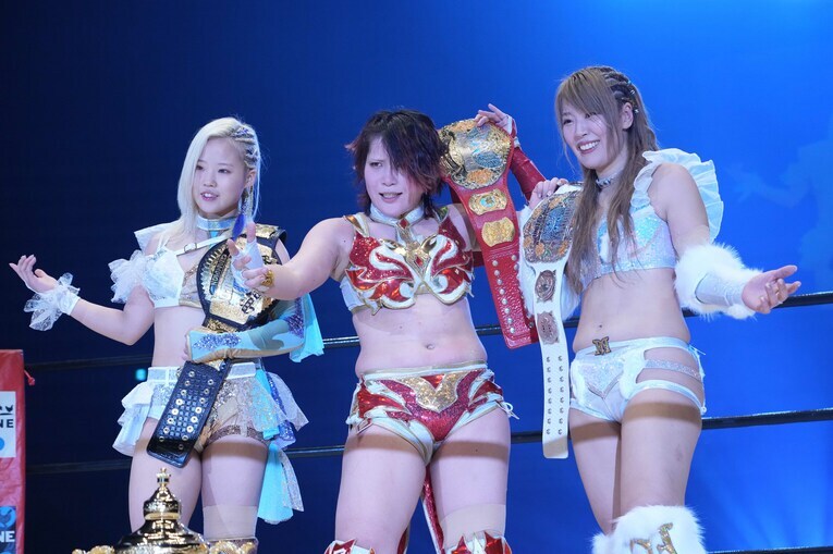 この日、新王者となった3人。左からビクトリア弓月、林下詩美、桜井麻衣　©Essei Hara