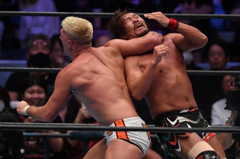 ラリアットを内藤哲也に叩き込むザック　©Masashi Hara