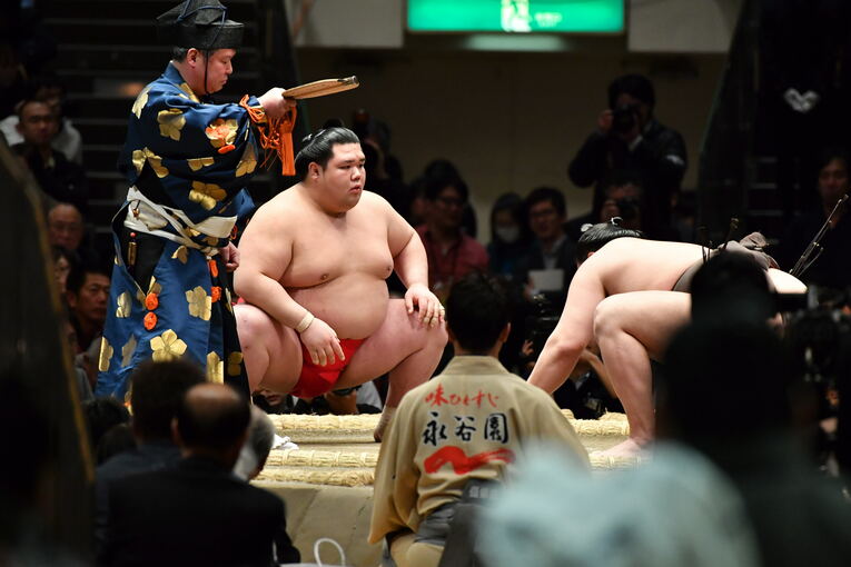 2018年初場所、横綱・白鵬に挑む阿武咲　©︎JMPA