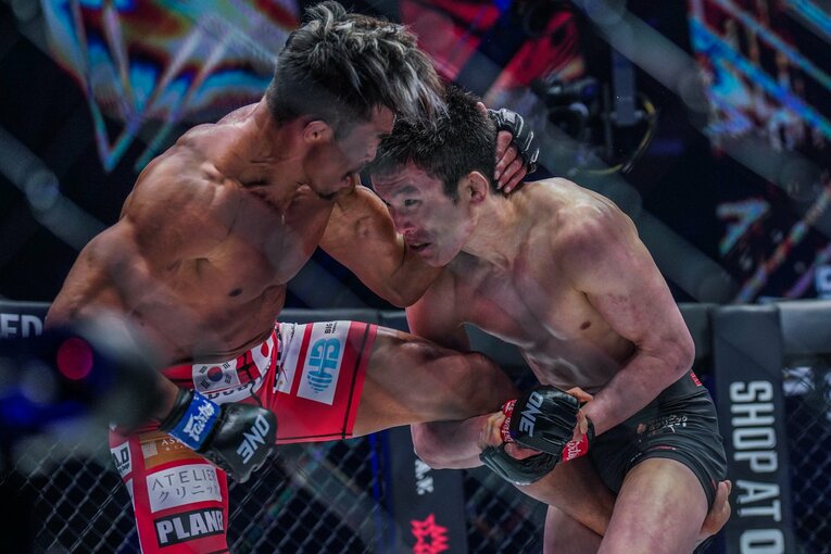 「那須川天心や武尊とは違うんですよ、僕は」青木真也が因縁の秋山成勲に大逆転KO負け…帰国して語った本音とこれから「50歳になっても」(21)