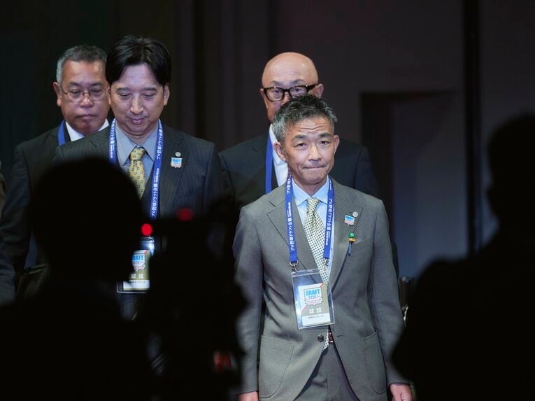 「表情が対照的すぎる！」ドラフト会場で見た巨人と阪神の首脳陣　©Yuki Suenaga