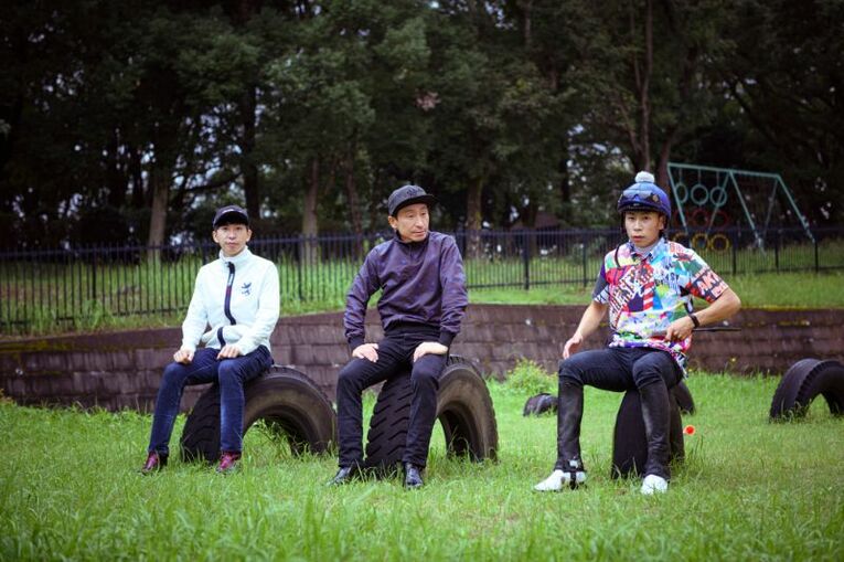 横山典弘（中央）・和生（左）・武史（右） ／ photograph by Takuya Sugiyama