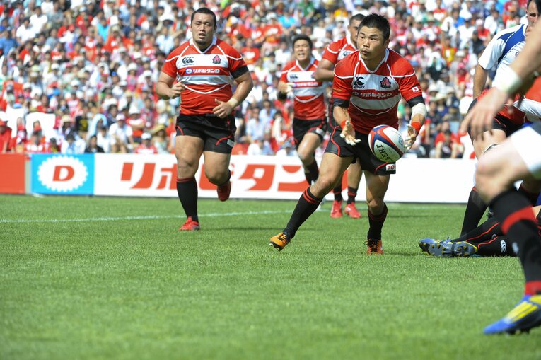 強豪・ウェールズを相手に歴史的な勝利を挙げた2013年の試合での田中　©︎BUNGEISHUNJU