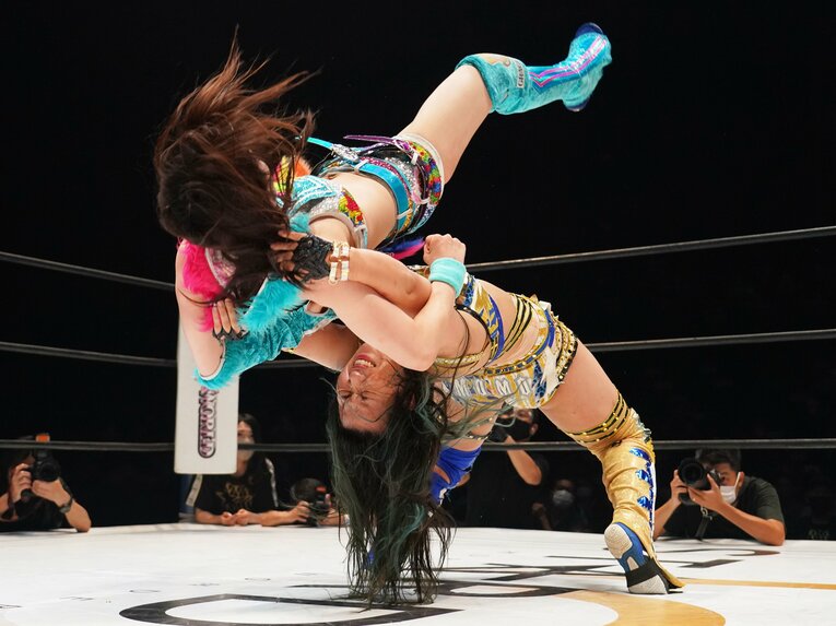 岩谷麻優を投げる渡辺。いつか「幸せな引退の日」を迎えるためにも、超えなければいけない大きな壁だ