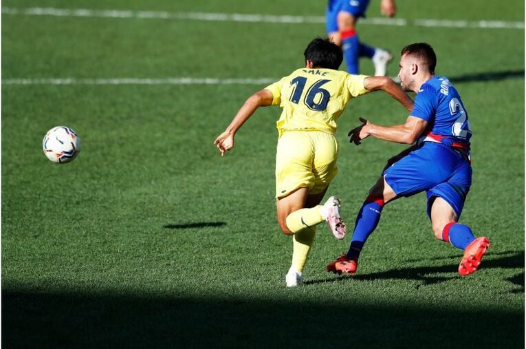 久保建英のラストパスにエースも拍手 「タケにボールをあずけておけば」との信頼を生む10分強(8) ／ photograph by Daisuke Nakashima