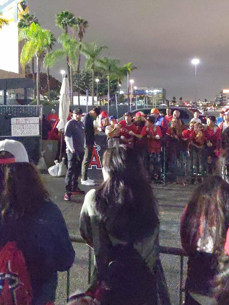 試合後の出待ち　©Aki