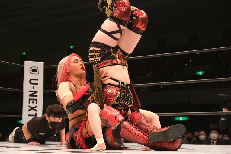 「ジュリアvs鈴季すず」はなぜ“最高に映える”タイトルマッチだったのか？ 試合直後の“姉妹”が明かしたそれぞれの「25分4秒」(39)