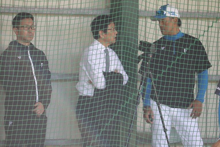 キャンプ初日にはＷBC優勝監督となった栗山英樹氏の姿も　©Yu Takagi
