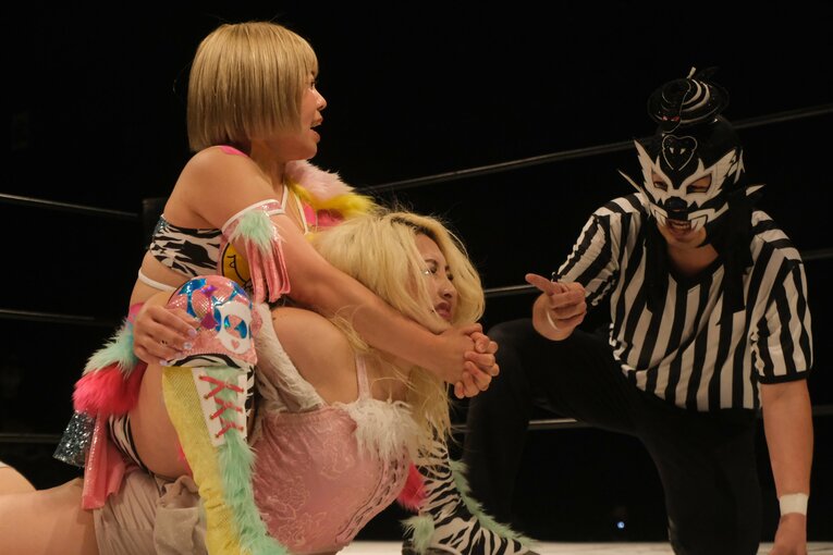 “闘うバービー人形”の急成長…見た目は派手でも練習熱心、Chi Chiをベテラン選手も絶賛「いきなり髪の毛掴んできたからね（笑）」(14)