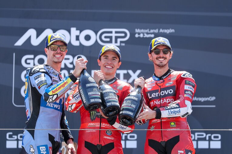 左からアレックス、マルク、バニャイア。アラゴンGPの表彰台はまたしてもドゥカティ勢が独占した　©Satoshi Endo