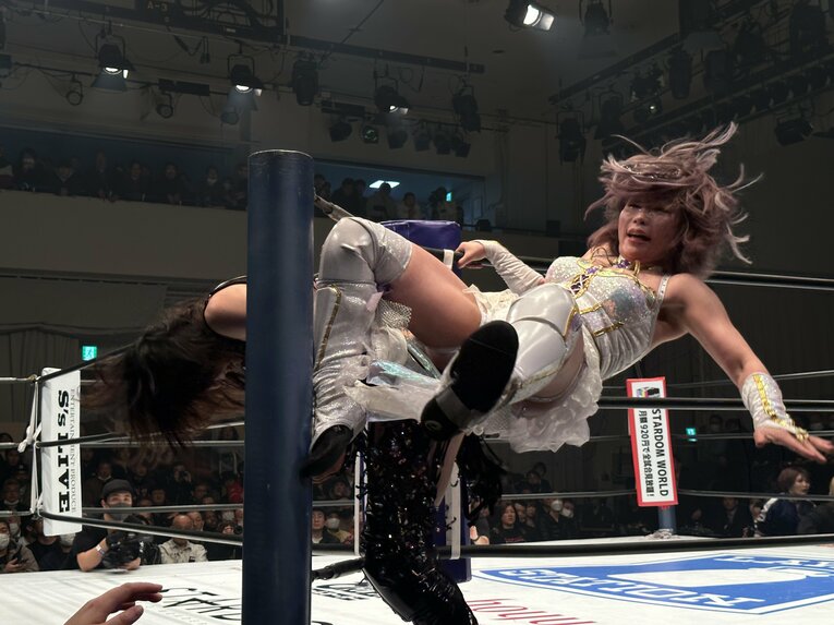 「敗者退団マッチ」として行われた上谷沙弥vs中野たむ　©Norihiro Hashimoto