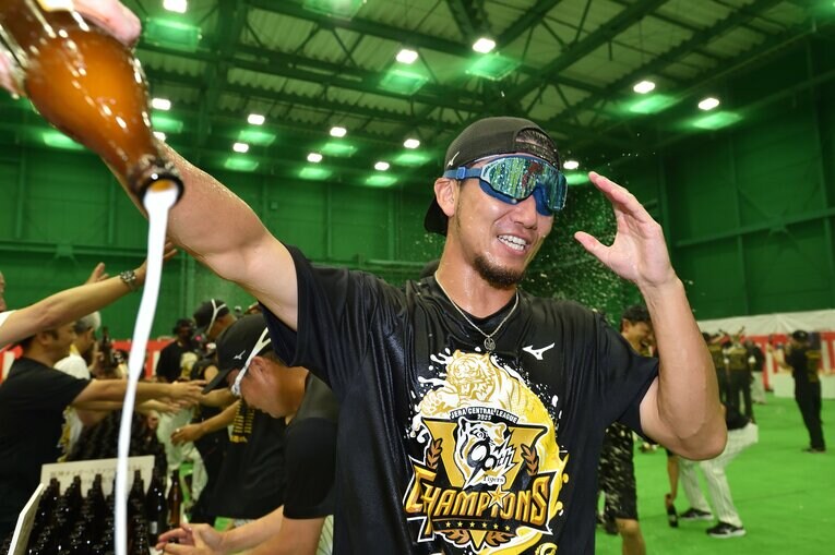 【ビールかけ…貴重カット多数】©Hideki Sugiyama