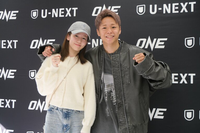 妻の川口葵と　©Norihiro Hashimoto