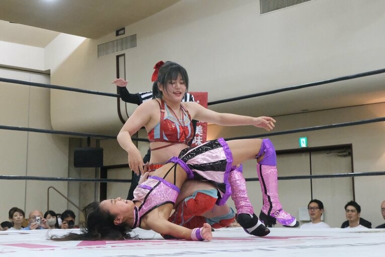 “中学生レスラー”の華麗な飛び技…「一番緊張した」チャンピオンとの一騎打ちで美蘭が見せた“成長の証”　受験勉強との両立が今後の悩み？(35)