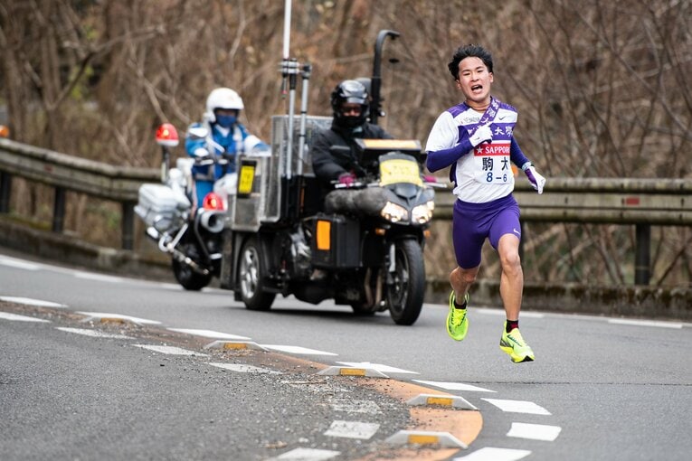 6区を懸命に駆ける花崎悠紀（当時3年）　©Nanae Suzuki