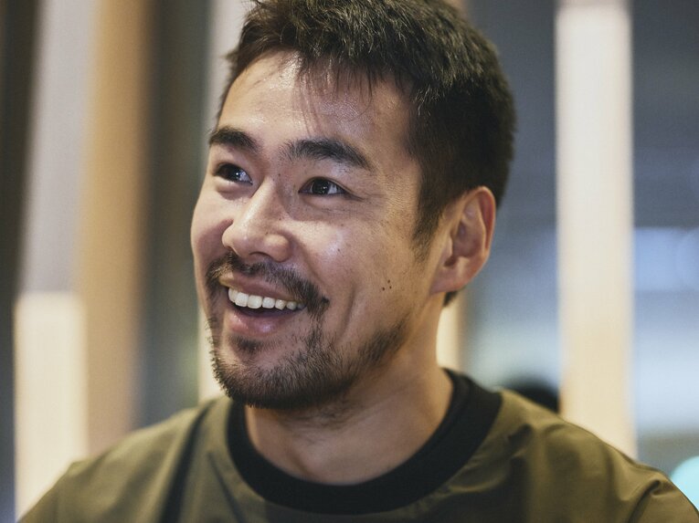 波乱万丈の人生を振り返る児玉さん　©︎Yuki Suenaga