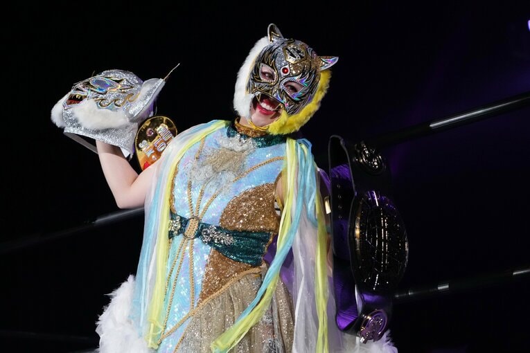 5月18日の横浜武道館大会では、イエローをベースにしたコスチュームで登場　©Essei Hara