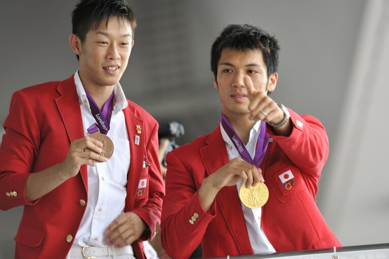 2012年、ロンドン五輪銅メダリストの清水聡と銀座でパレード　©Takuya Sugiyama