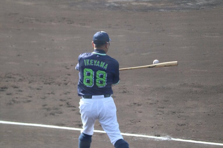 池山二軍監督のノック ©Kou Hiroo
