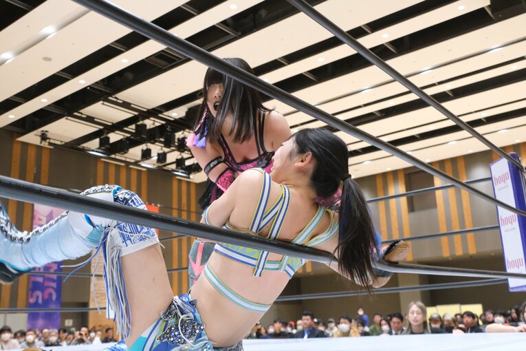 学級委員長も務めた「高校生レスラー」 吏南（17歳）がタイトル戦で見せた“肩書き以上の可能性”…来春の卒業後はプロレス専念へ(15)