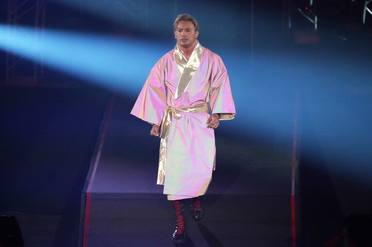 WWEに切られた男の逆襲…160キロの“空飛ぶ怪物”ジョナが『G1』本命オカダ・カズチカを圧殺「オレはデカすぎて、強すぎて、無敵すぎる」(8)