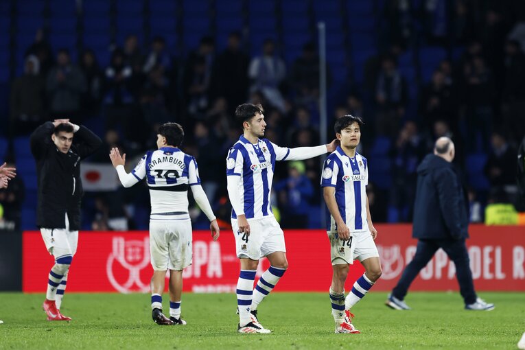 「クボは2回目だぞ！」マドリー名将が不服そうだが久保建英は「あんなのファールじゃないだろ？」とばかりに…“名門の圧vsソシエダの熱”を激写(12)