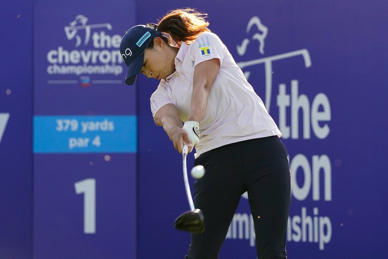 渋野のドライバーショット　©︎Shizuka Minami