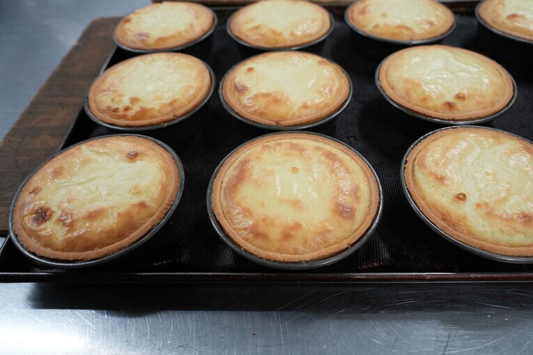 焼き上がったチーズケーキ