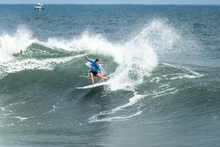 2023 Surf City El Salvador ISA World Surfing Gamesでの松田（全16枚中の2枚目）　©ISA / Sean Evans