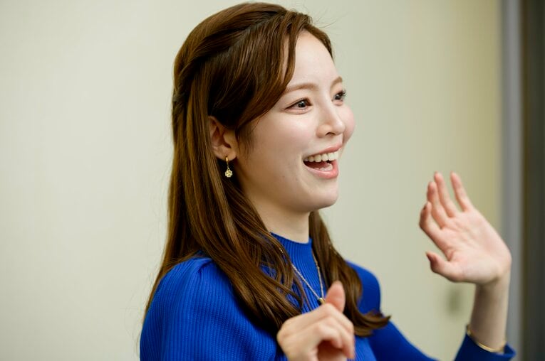 三宅絹紗アナ　©Hirofumi Kamaya