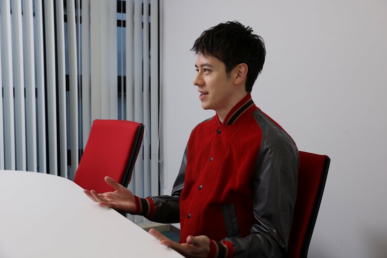 「僕ってこういう性格だったんだ」ウエンツ瑛士は、なぜイギリスで“本当の自分”を見つけられたのか(4)